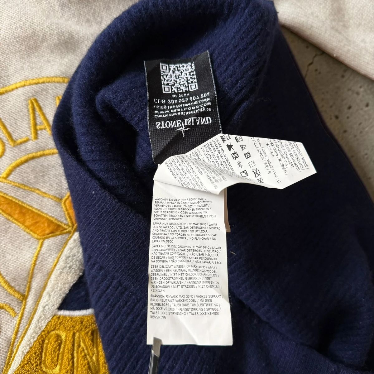 Autumn / Winter 2018 Stone Island knitted multi color compass wool sweater — 8