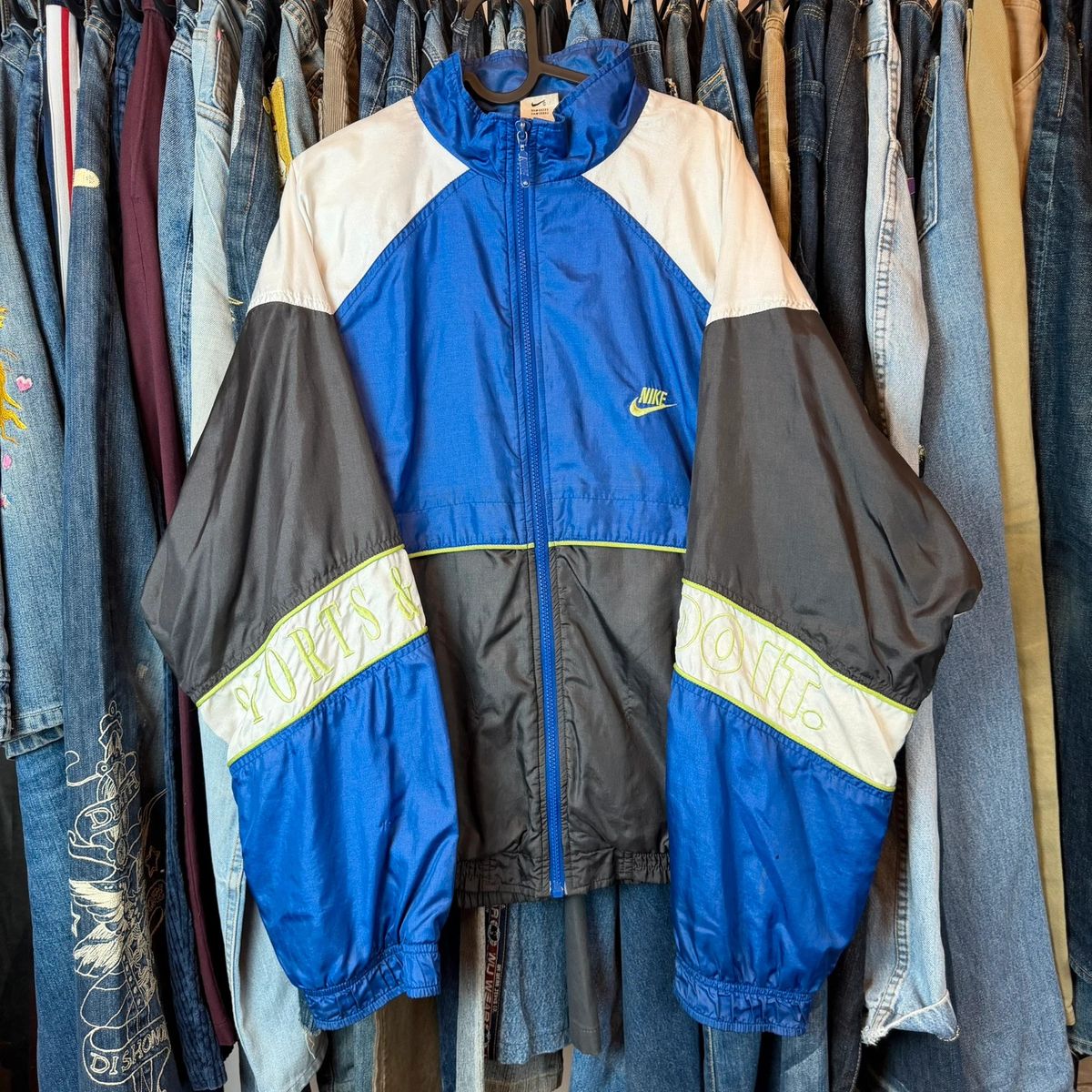 Vintage 90s Nike windbreaker